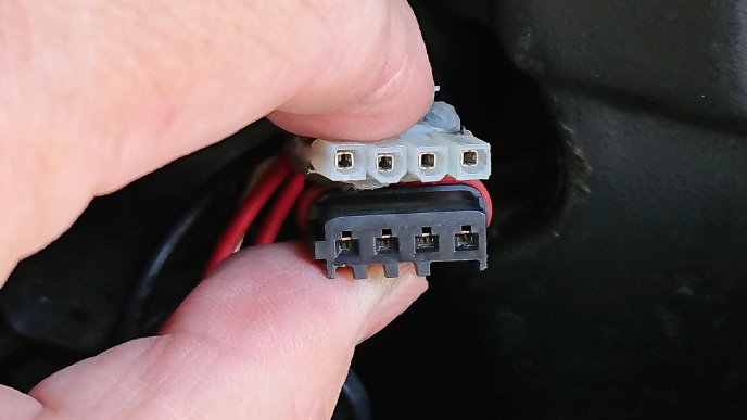 Vergleich Alternativstecker mit Originalstecker