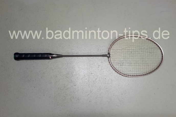 Nicht mehr benötigter Aluracket - Badmintontraining auf www.badminton-tips.de